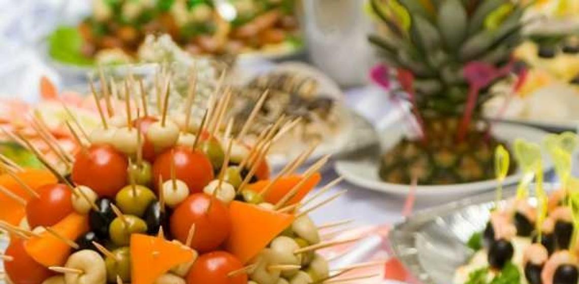 Холодные и горячие закуски на свадьбе – простые и вкусные рецепты с фото Меню на свадьбу холодные закуски